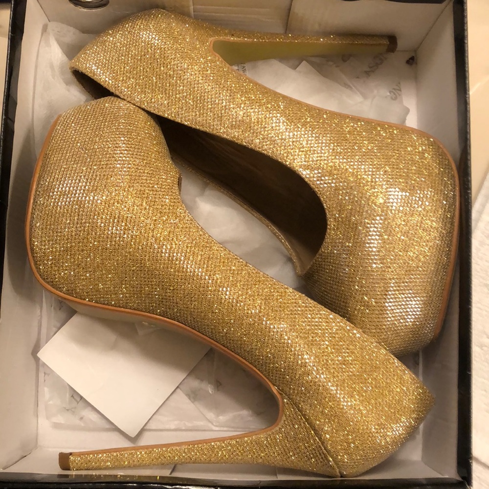 Sparkly gold heel